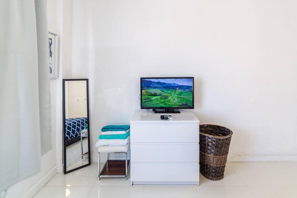 2 Bedroom On The Beach ! Маями Бийч Екстериор снимка